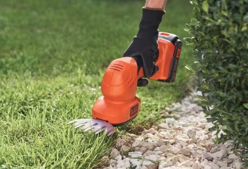 BLACK+DECKER 20V MAX 8" Hedge Trimmer Kit