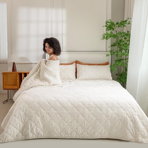 Luxury Lightweight Bed Comforters & 2 Pillow Shams - Color Options 